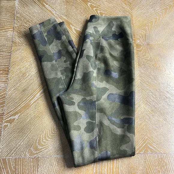 WHITE HOUSE BLACK MARKET Green Camo Runway Legging 2 - Picture 2 of 8